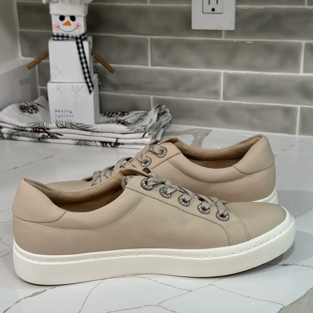 Vaneli Ysenia. Women’s Size 10. Color cream. - Picture 10 of 12